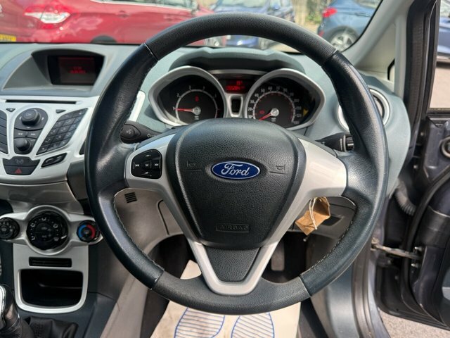Ford Fiesta 1.25 Zetec White #2