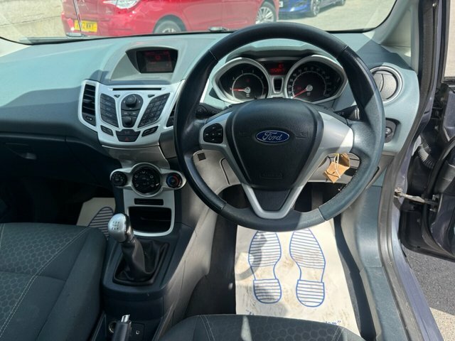 Ford Fiesta 1.25 Zetec White #31