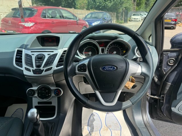 Ford Fiesta 1.25 Zetec White #28