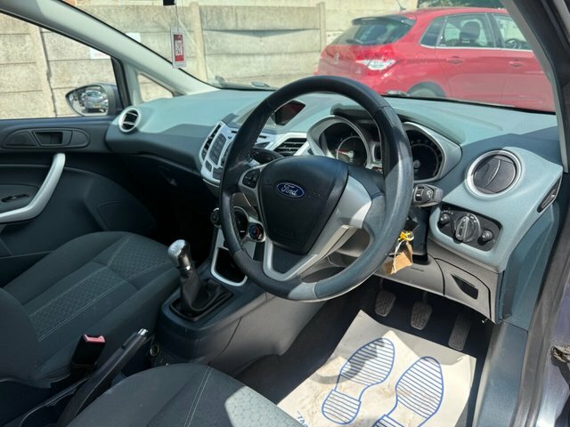 Ford Fiesta 1.25 Zetec White #30