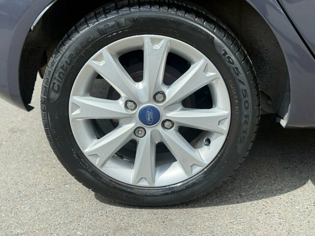 Ford Fiesta 1.25 Zetec White #35