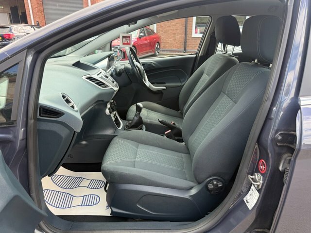 Ford Fiesta 1.25 Zetec White #17