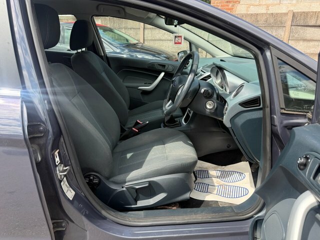 Ford Fiesta 1.25 Zetec White #19