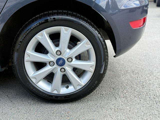 Ford Fiesta 1.25 Zetec White #32