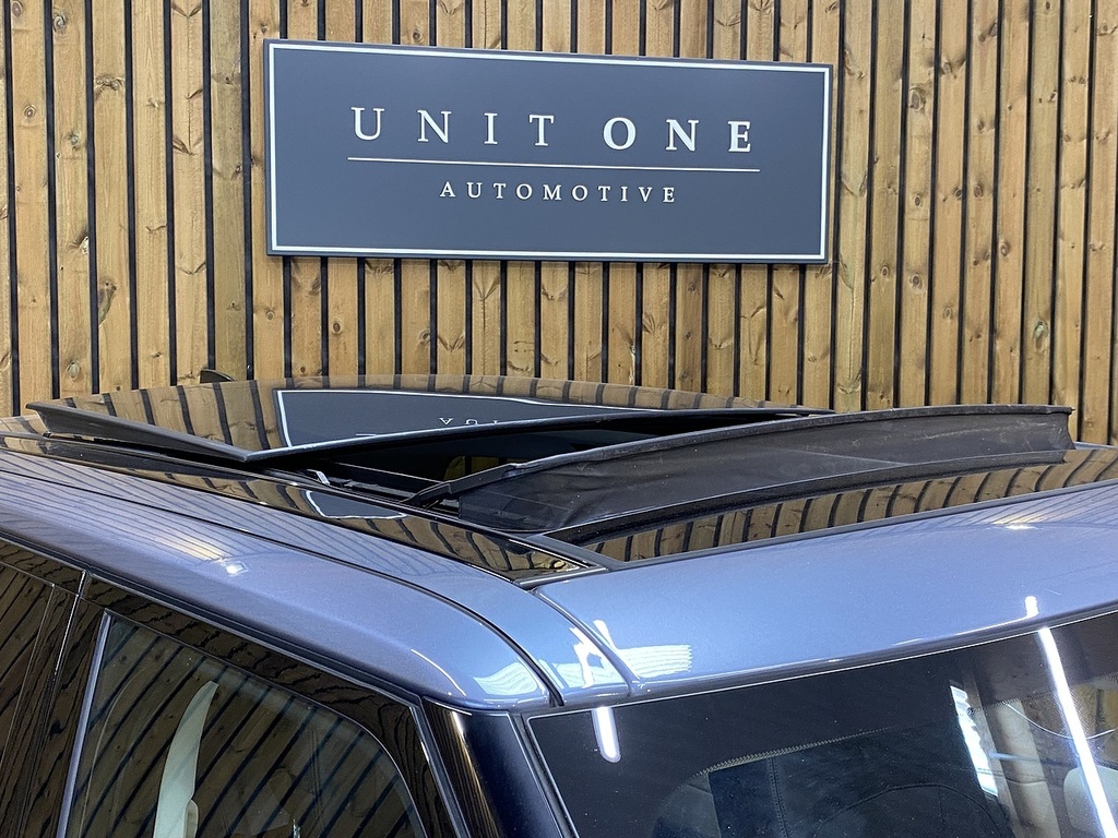 Land Rover Range Rover P400e Vogue Blue #6