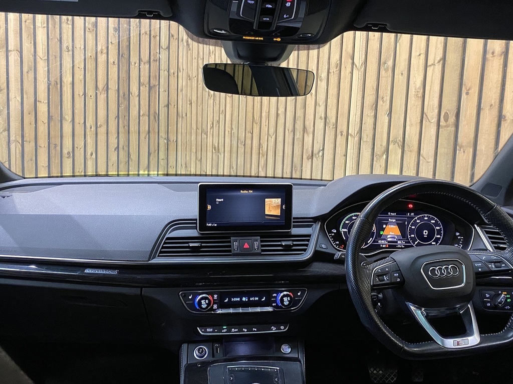 Audi Q5 Tfsie Vorsprung Competition White #3