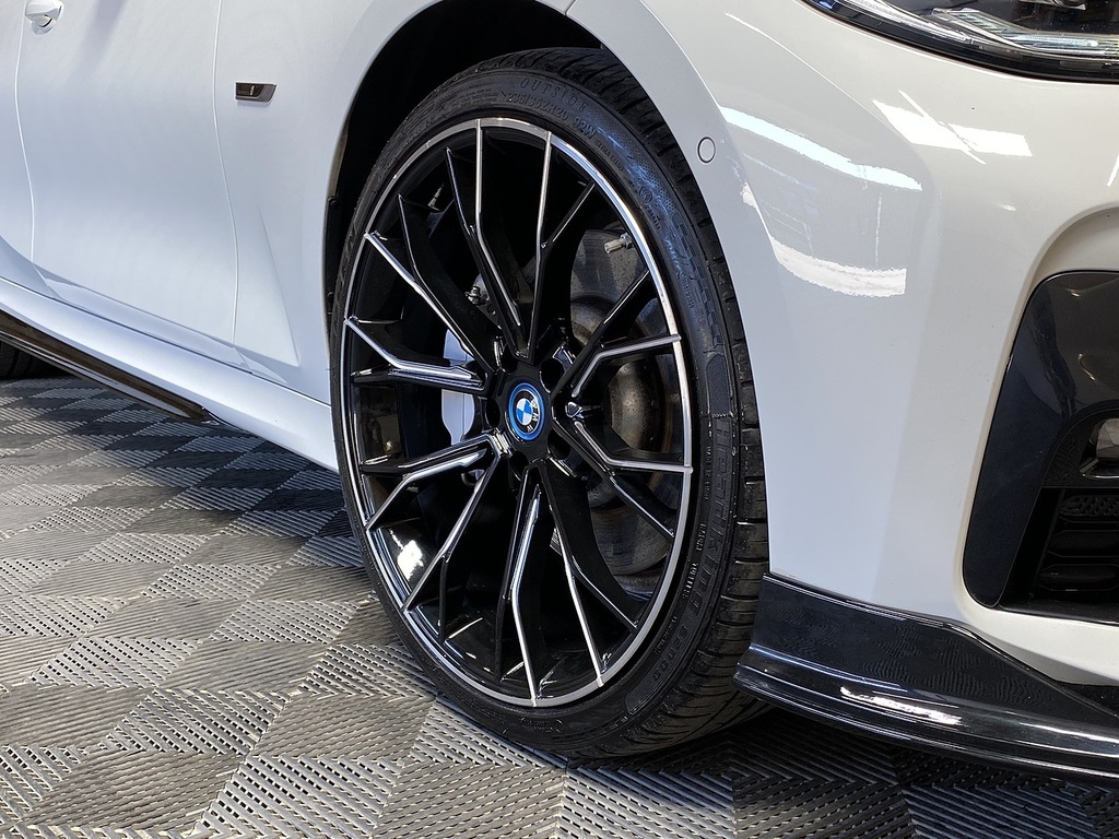 BMW 3 Series 330E M Sport PL21EPN White #5