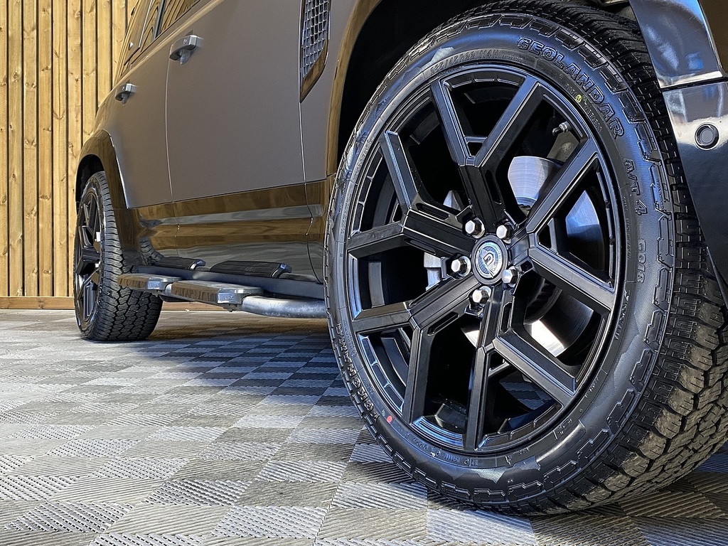 Land Rover Defender 110 Defender Se D Black #21