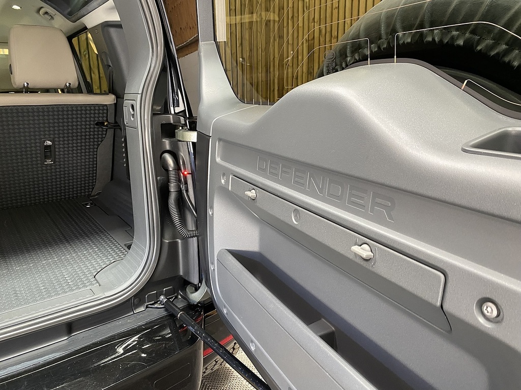 Land Rover Defender 110 Defender Se D Black #15