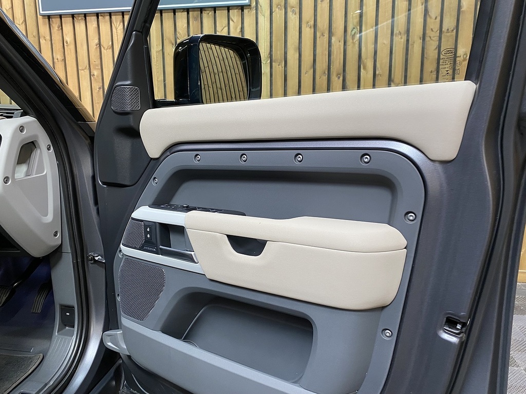 Land Rover Defender 110 Defender Se D Black #42