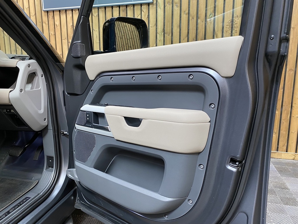 Land Rover Defender 110 Defender Se D Black #48