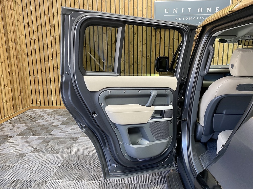 Land Rover Defender 110 Defender Se D Black #59