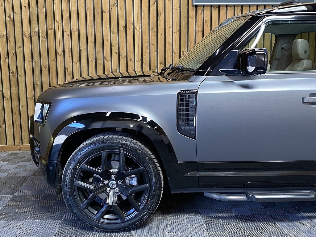 Land Rover Defender 110 Defender Se D Black #33