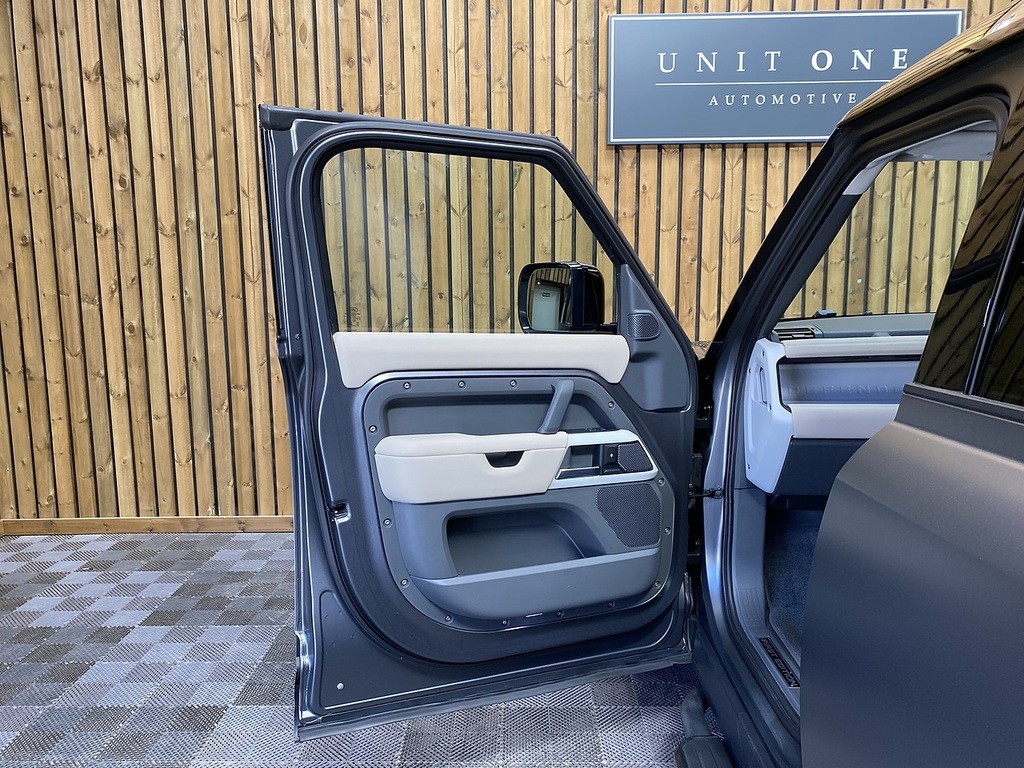 Land Rover Defender 110 Defender Se D Black #64