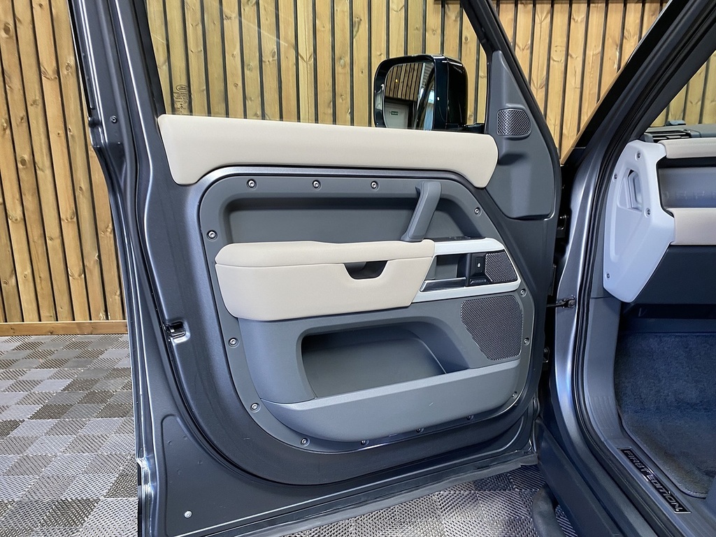 Land Rover Defender 110 Defender Se D Black #65