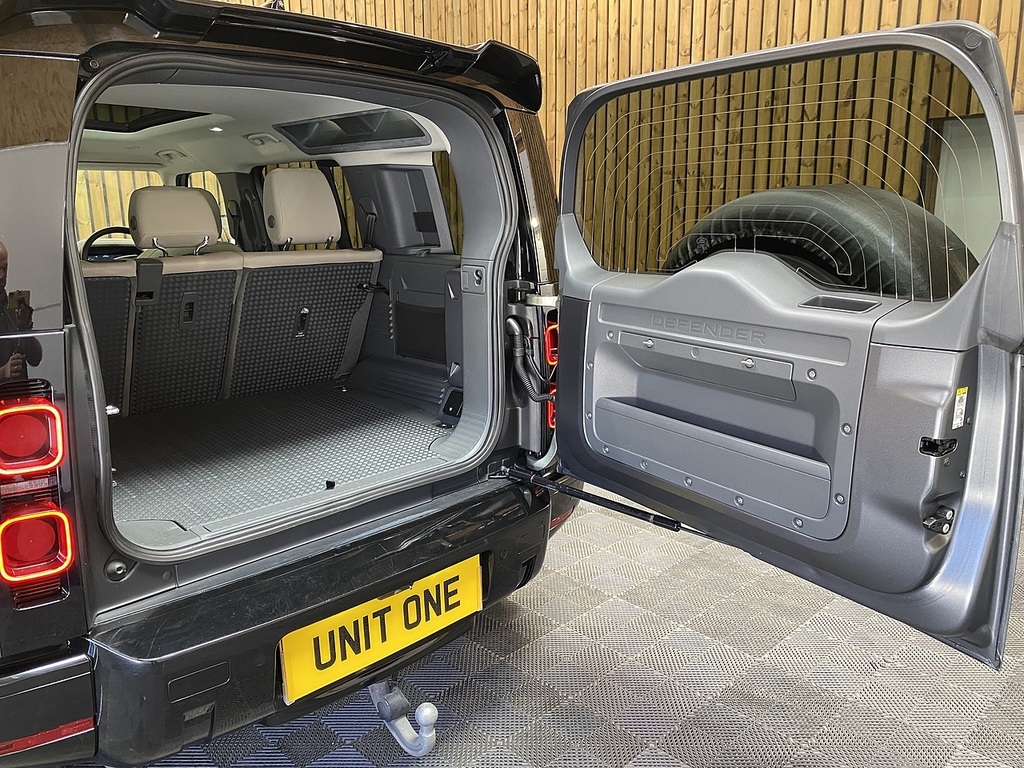 Land Rover Defender 110 Defender Se D Black #14