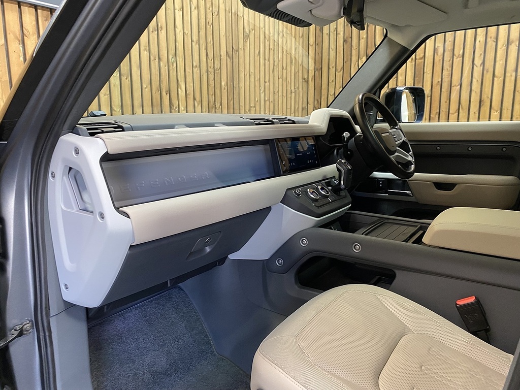 Land Rover Defender 110 Defender Se D Black #32