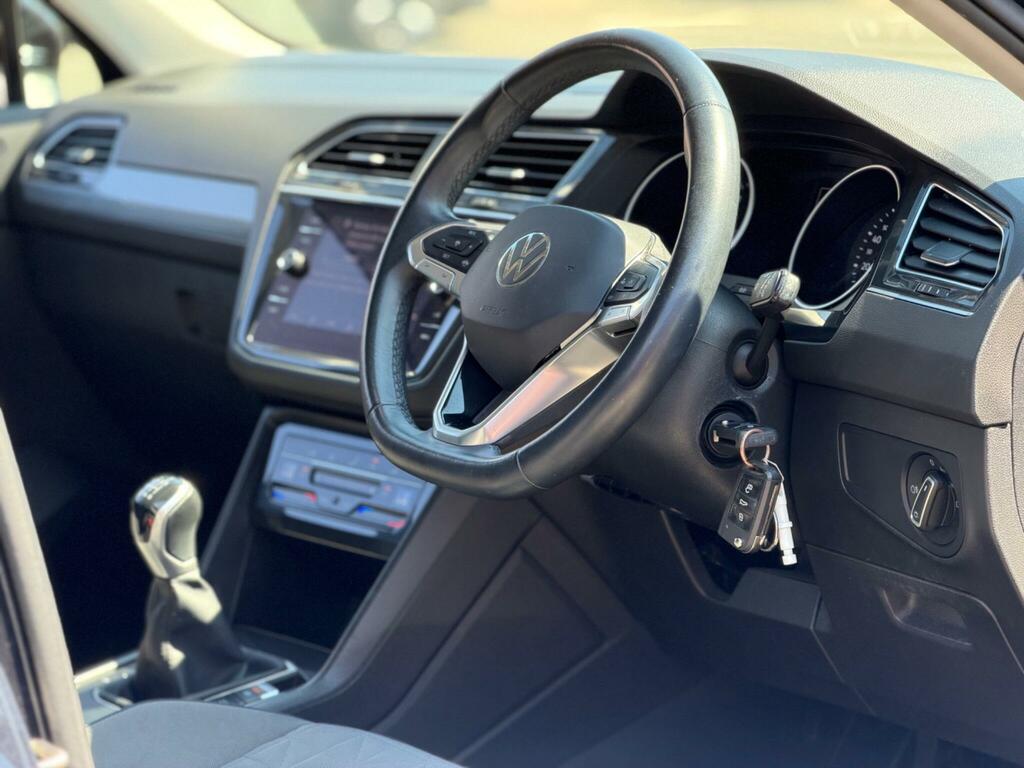 Volkswagen Tiguan 1.5 Tsi Life Suv Euro 6 Ss 1 Black #3