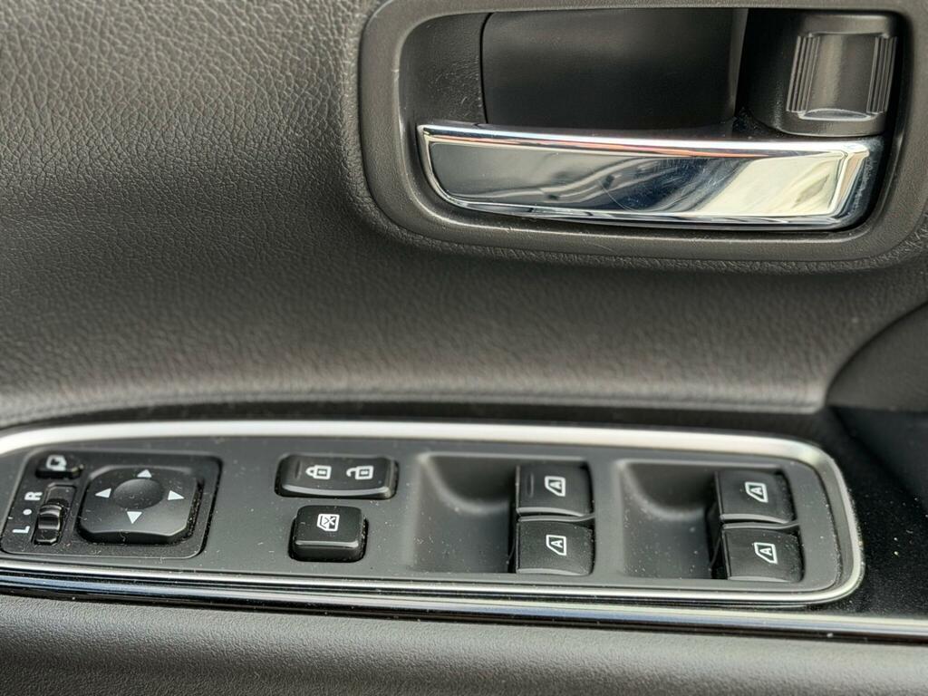 Mitsubishi Outlander Phev Dynamic Red #22