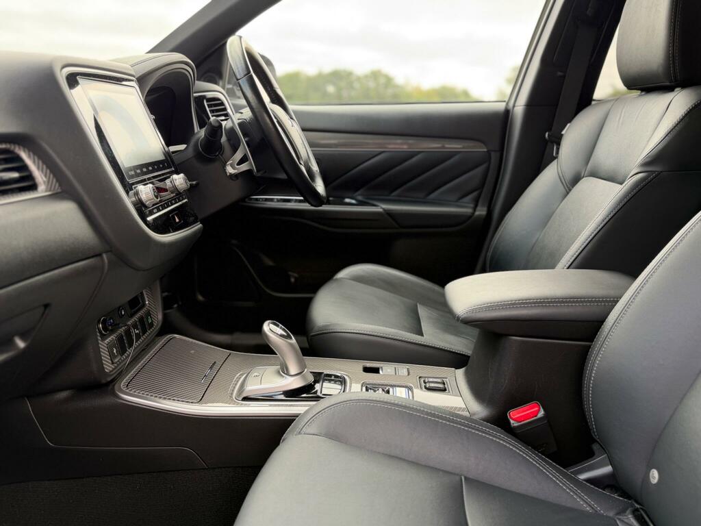 Mitsubishi Outlander Phev Dynamic Red #41