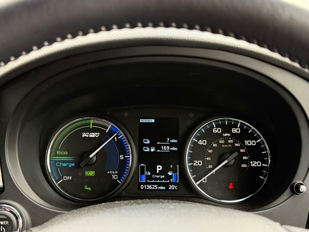 Mitsubishi Outlander Phev Dynamic Red #15