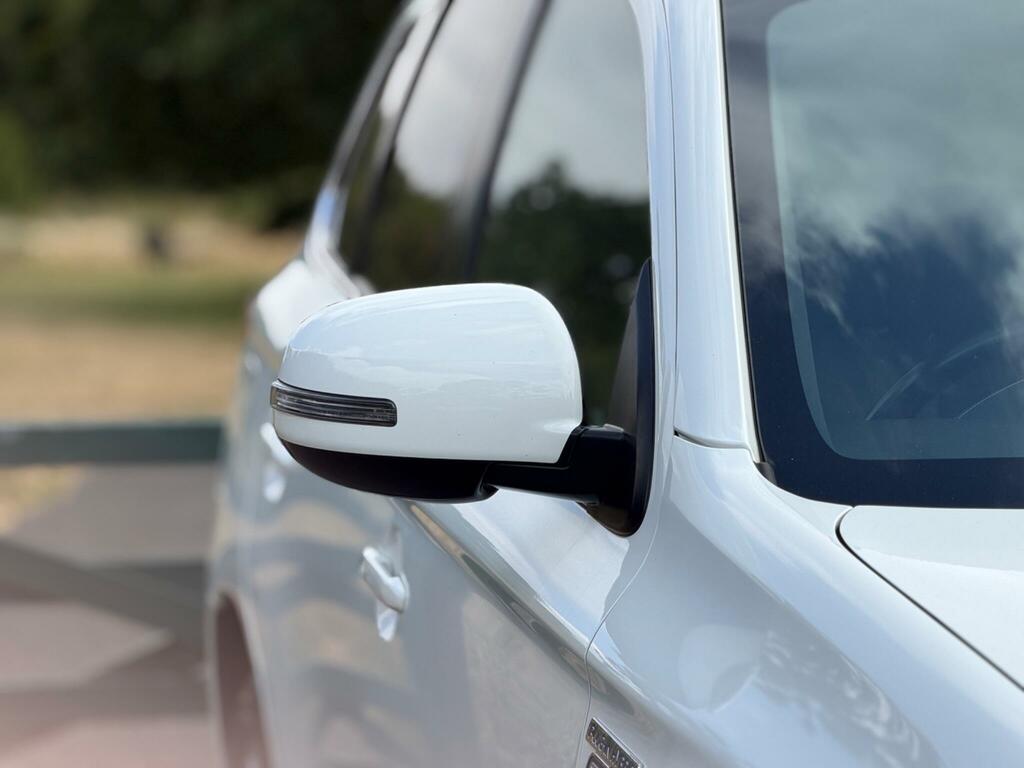Mitsubishi Outlander Phev Dynamic Red #38