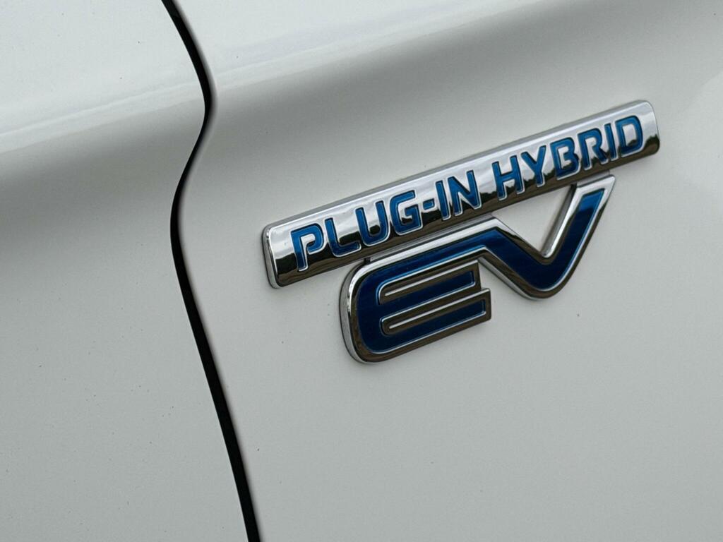 Mitsubishi Outlander Phev Dynamic Red #44