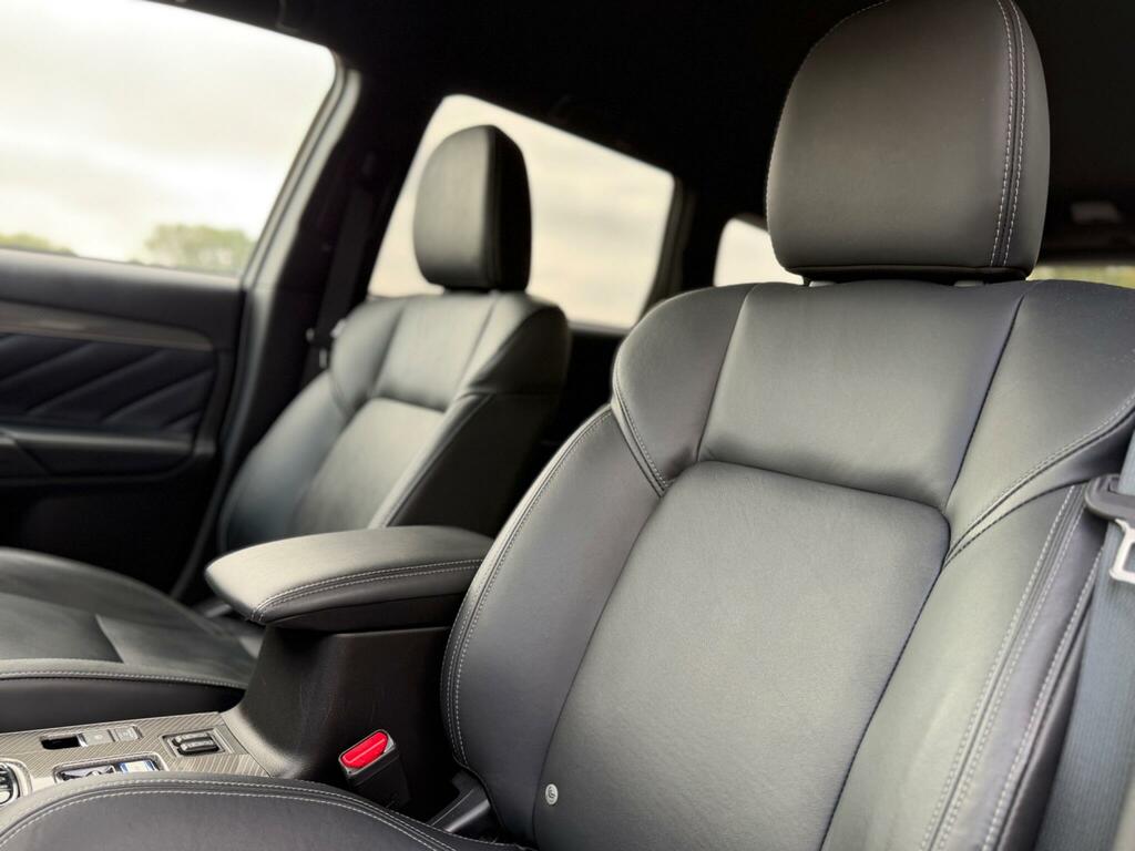Mitsubishi Outlander Phev Dynamic Red #40