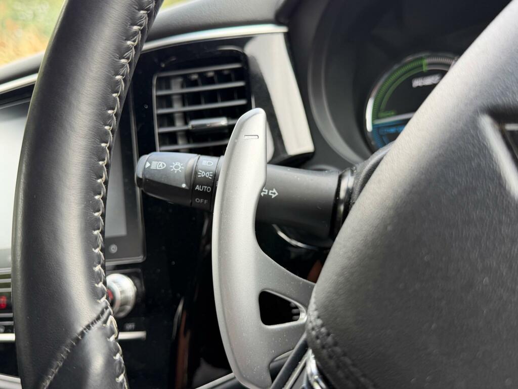 Mitsubishi Outlander Phev Dynamic Red #49