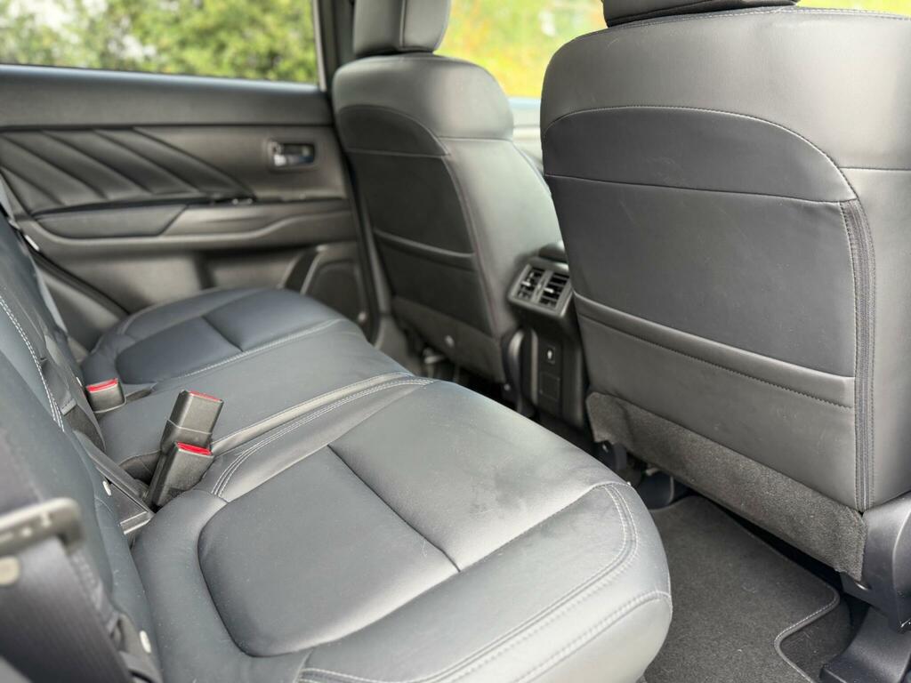 Mitsubishi Outlander Phev Dynamic Red #20