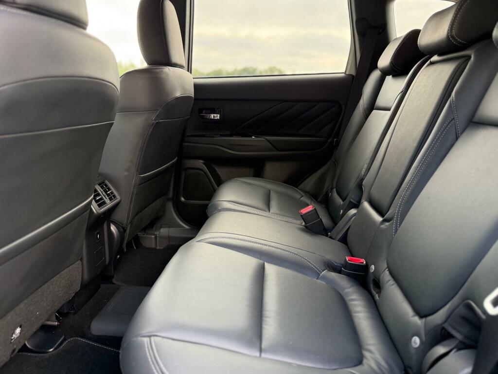 Mitsubishi Outlander Phev Dynamic Red #18