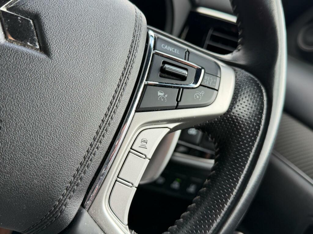 Mitsubishi Outlander Phev Dynamic Red #30