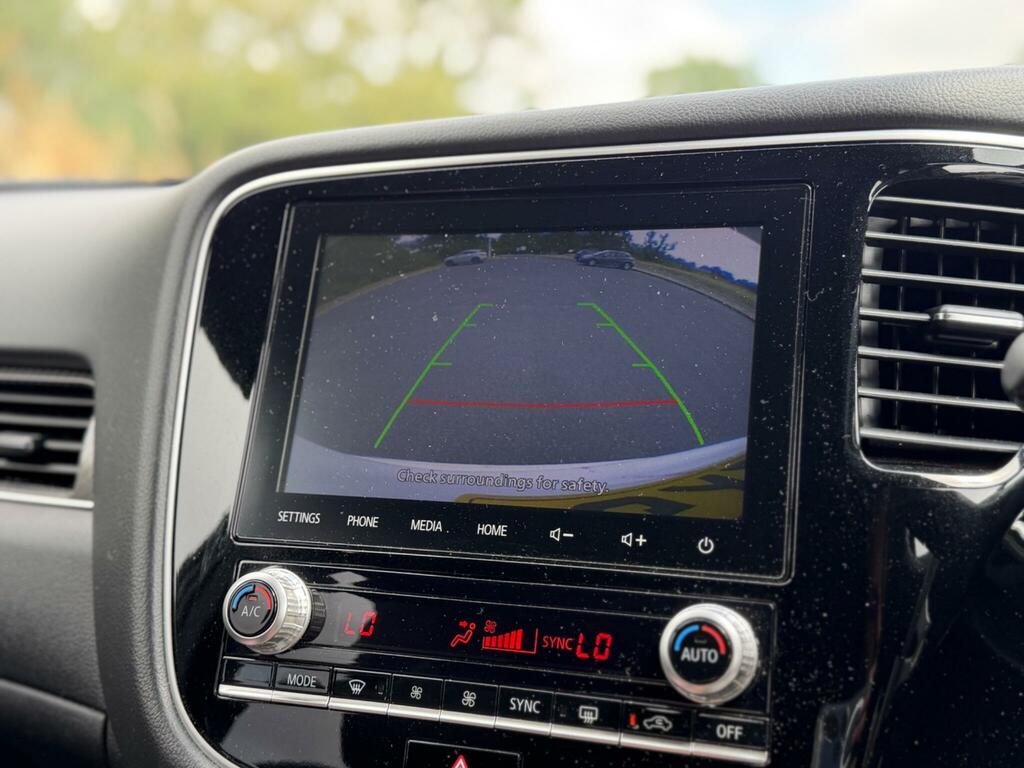Mitsubishi Outlander Phev Dynamic Red #16