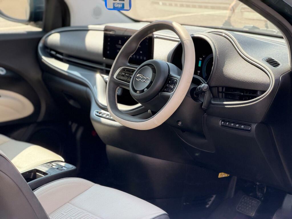 Fiat 500E 42Kwh La Prima Hatchback 118 Ps MV23ARX Green #3