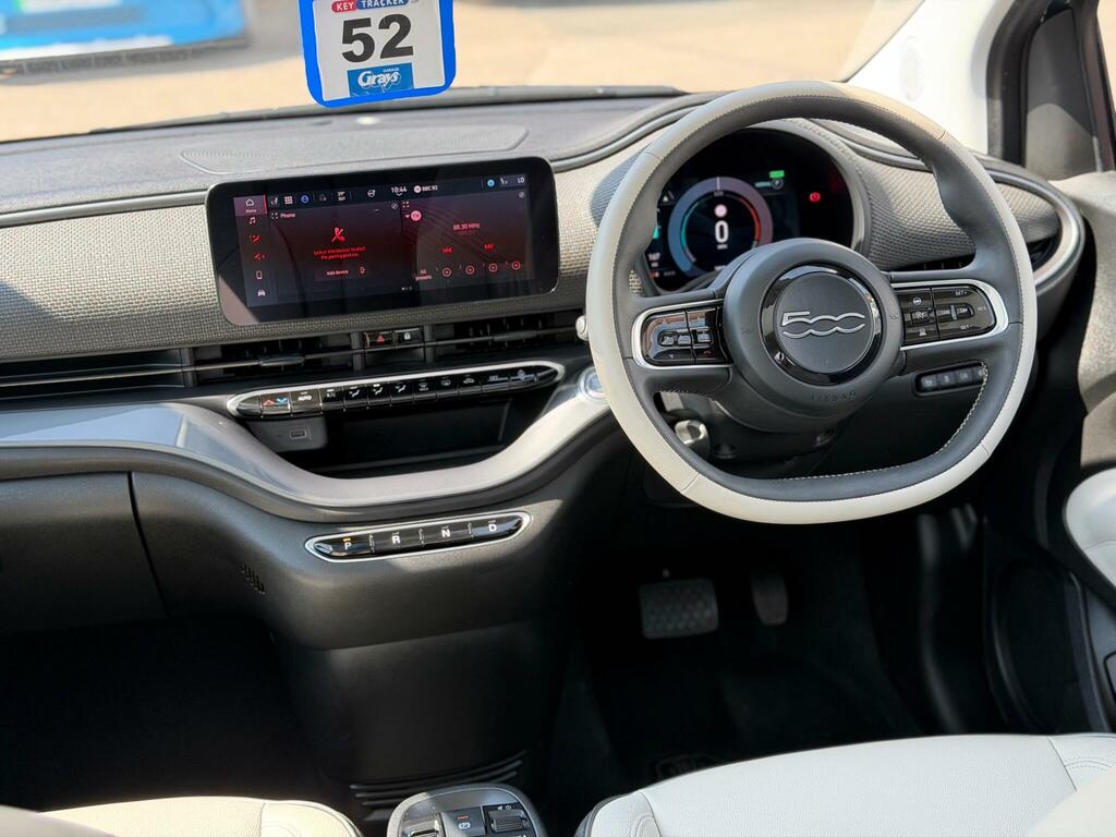 Fiat 500E 42Kwh La Prima Hatchback 118 Ps MV23ARX Green #5