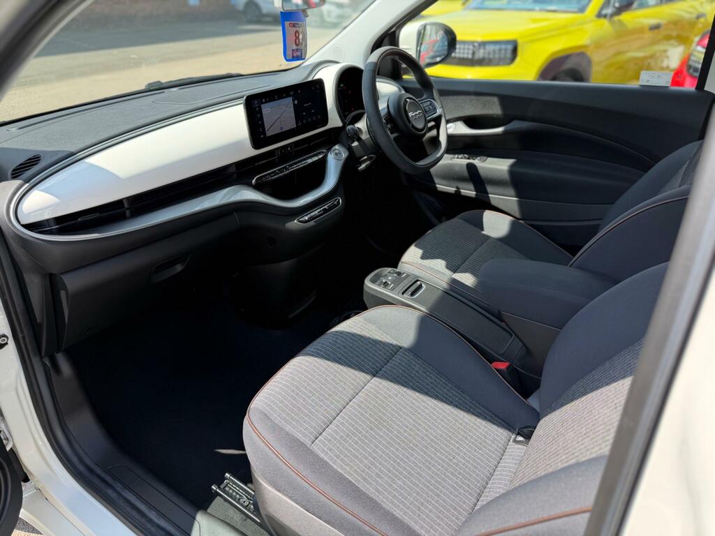 Fiat 500E 42Kwh La Prima Black #17