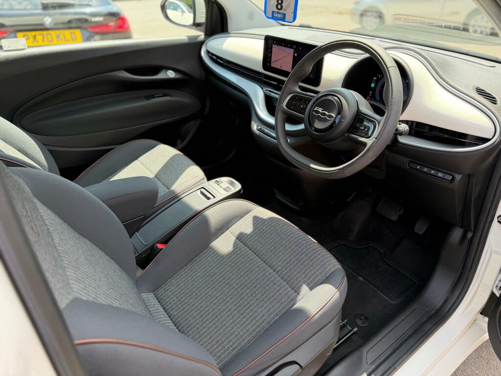 Fiat 500E 42Kwh La Prima Black #24