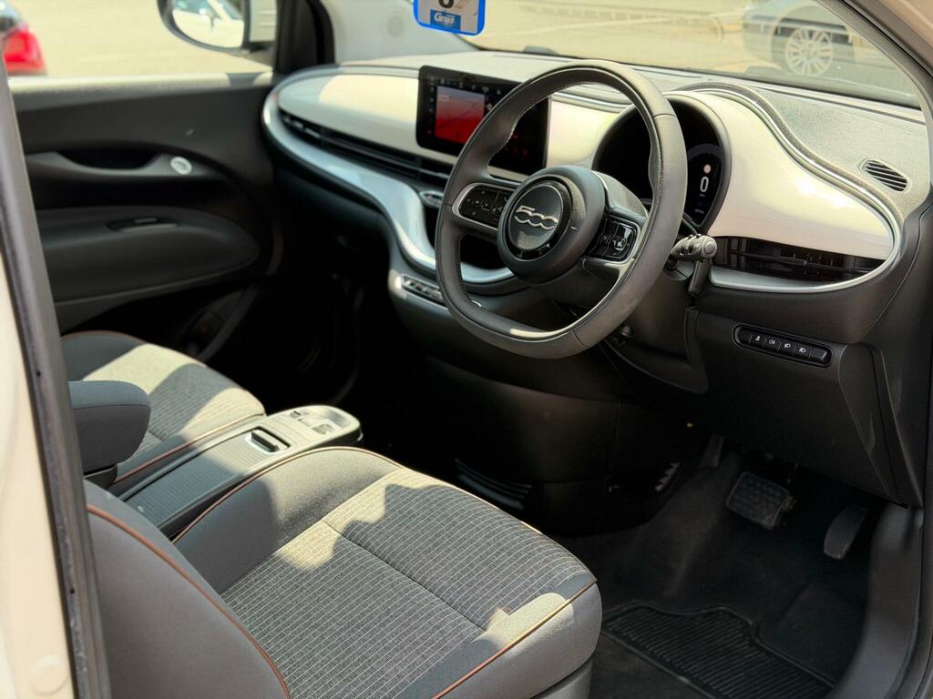Fiat 500E 42Kwh La Prima Black #23