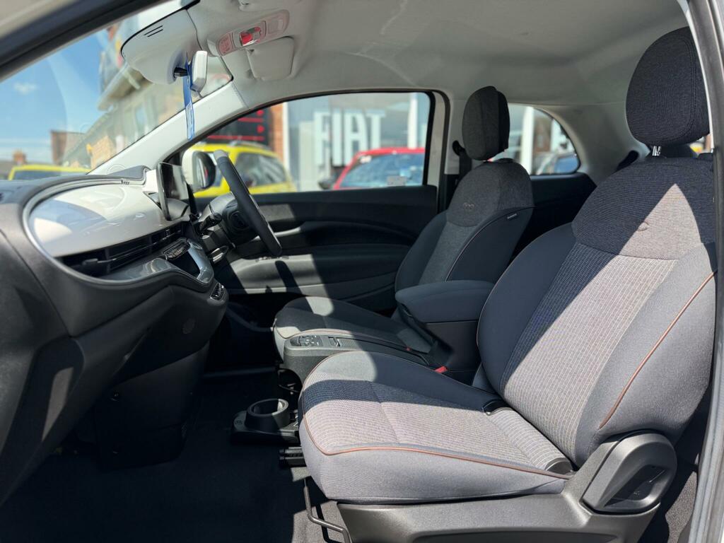 Fiat 500E 42Kwh La Prima Black #18