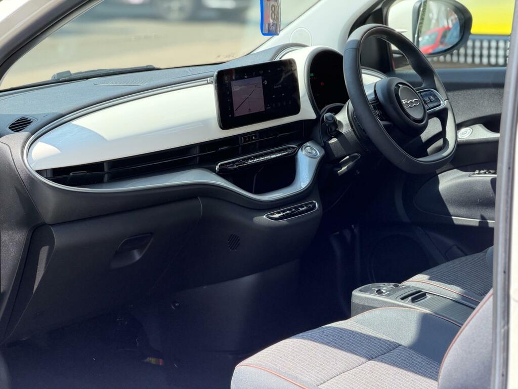 Fiat 500E 42Kwh La Prima Black #15