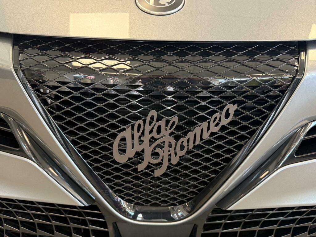 Alfa Romeo Junior 1.2 Turbo 145 Ibrida Black #49