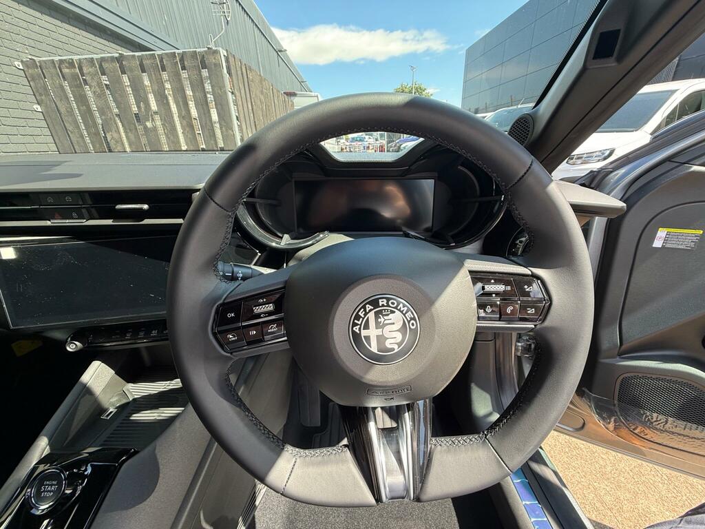 Alfa Romeo Junior 1.2 Turbo 145 Ibrida Black #23