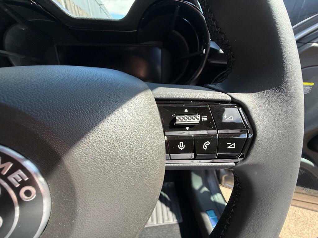 Alfa Romeo Junior 1.2 Turbo 145 Ibrida Black #27