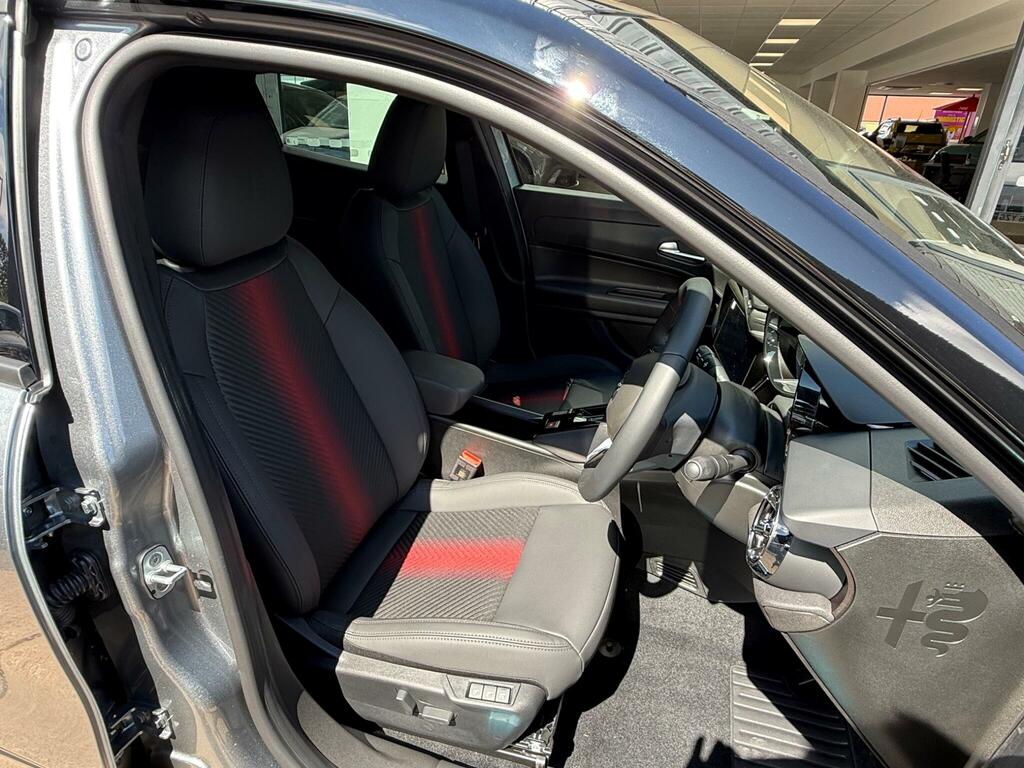 Alfa Romeo Junior 1.2 Turbo 145 Ibrida Black #19