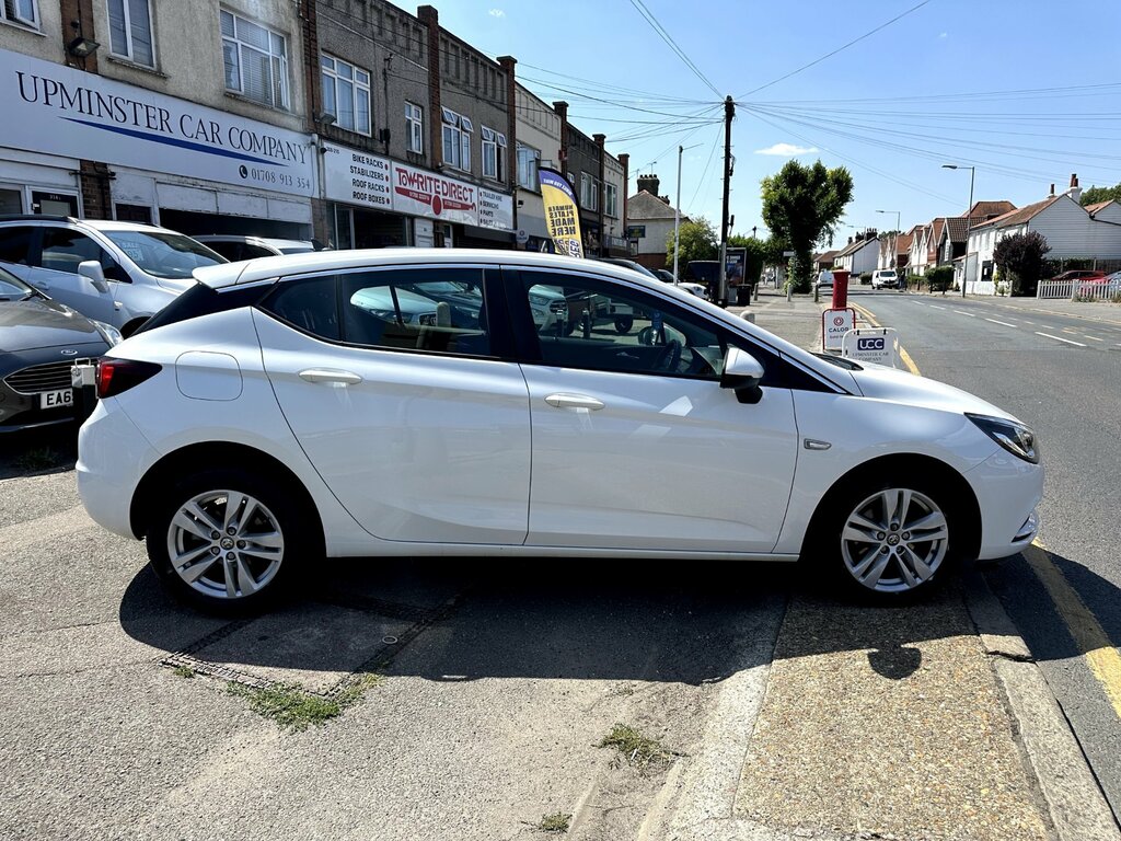 Vauxhall Astra 1.4I Turbo Tech Line Hatchback E White #2