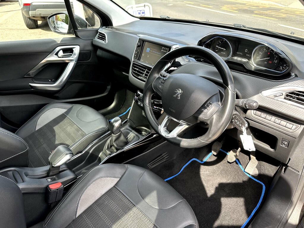 Peugeot 2008 2019 69 Puretech Red #9