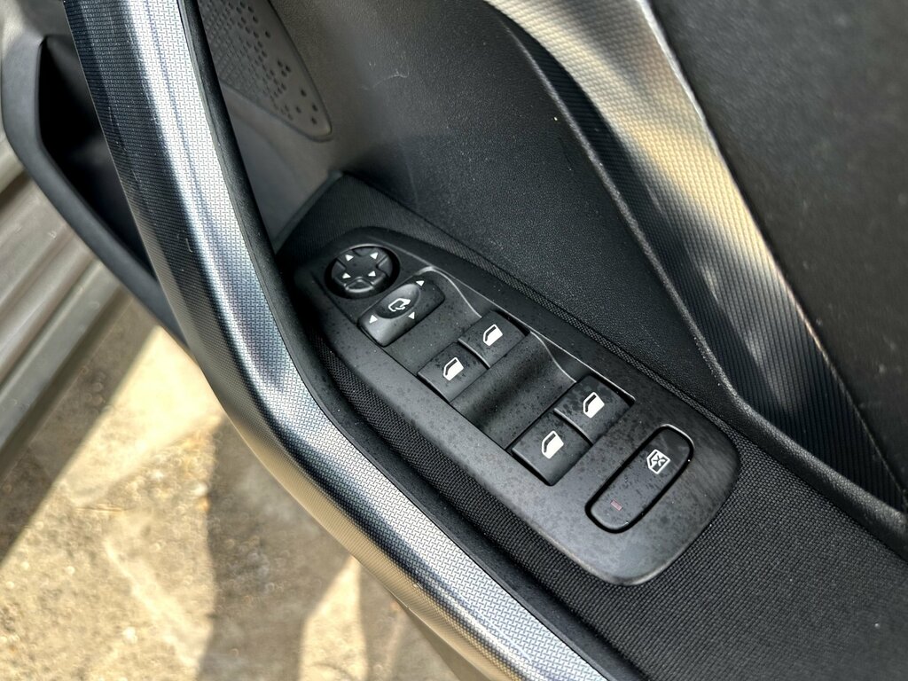 Peugeot 2008 2019 69 Puretech Red #16