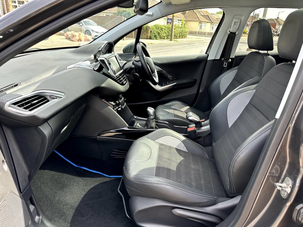 Peugeot 2008 2019 69 Puretech Red #14