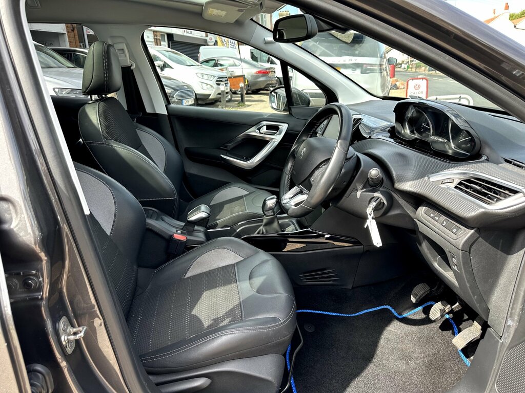 Peugeot 2008 2019 69 Puretech Red #12