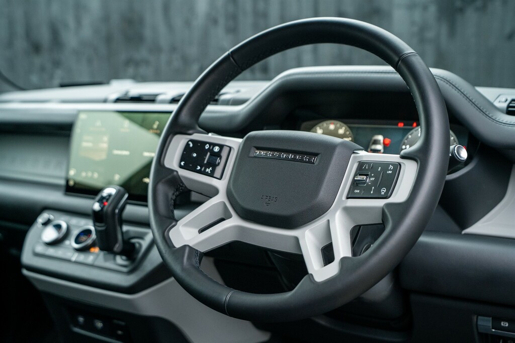 Land Rover Defender 90 X-dynamic Hse Grey #19